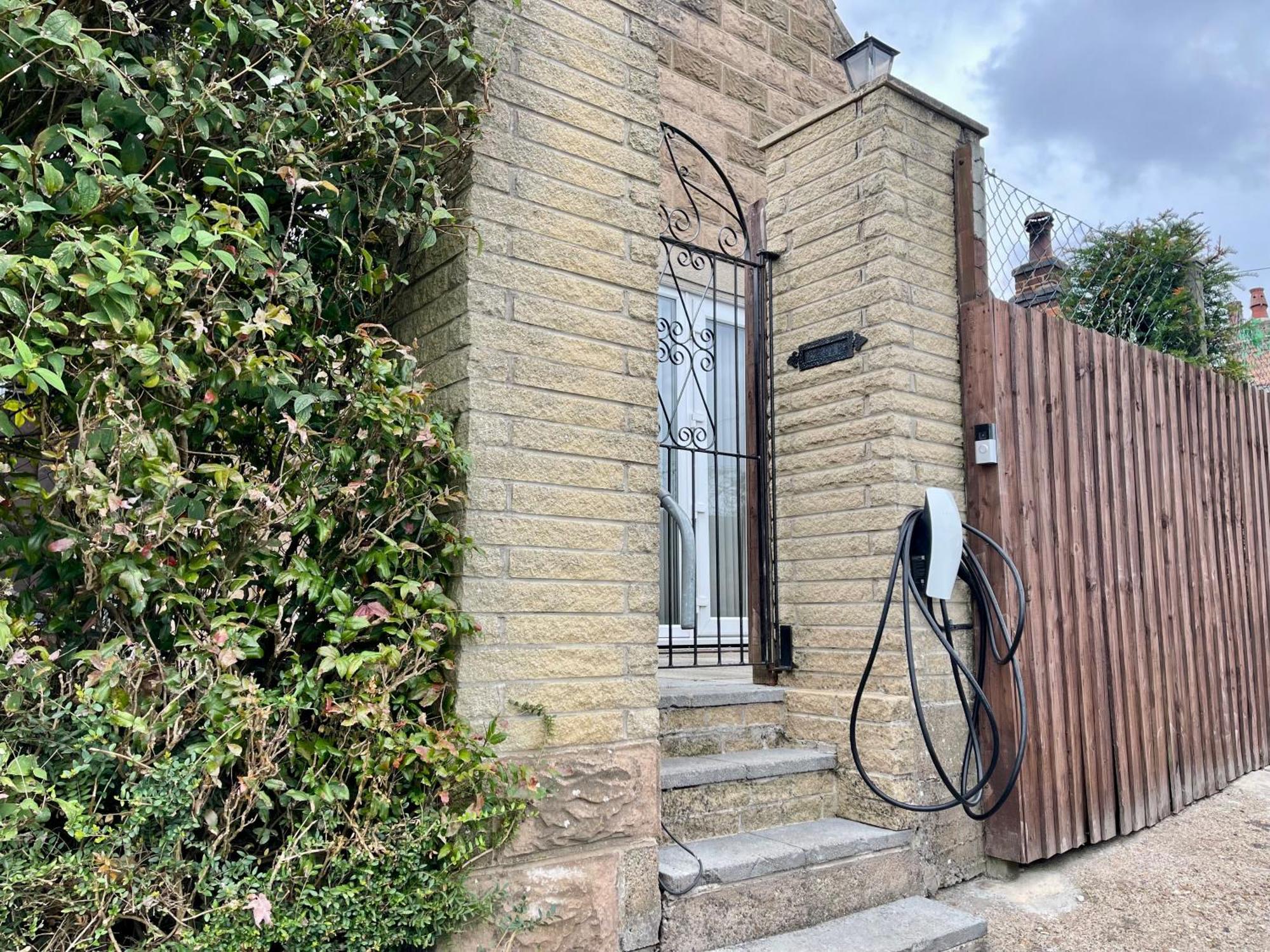 Hillcrest Bungalow Nottingham Exterior photo
